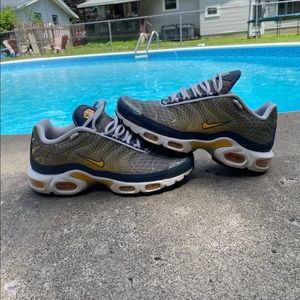 Nike Air Max Plus “Wave Grid” Size 8.5